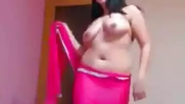 MMS Of Topless Girl Dancing Taking Off Saree