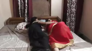 Desi Threesome! Bhabi and sexy aunty fucking with young boy