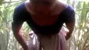 Indian village aunty fucked in her own farm