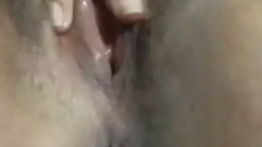 Indian mms nude aunty rubbing horny pussy