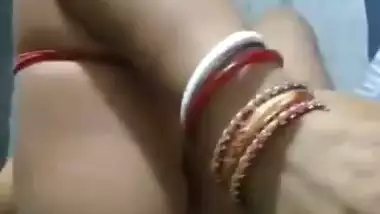Mature affair bhabhi boob press in blanket viral MMS