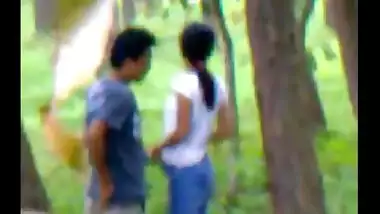 Outdoor fuck of Asian lovers in dense forest