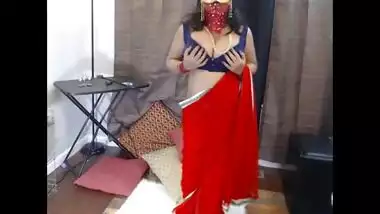 indian amateur housewife masturbating on webcam