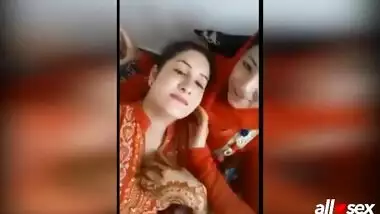 Tik Tok Indian XXX sex: Desi Sisters Catfight lesbian fun kissing and licking