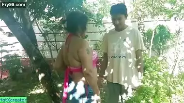 Indian hot milf Bhabhi outdoor sex! Hot pussyfucking sex with hindi audio