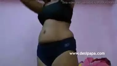 Desi Indian Wife In Bedroom Changing - DesiPapa.com