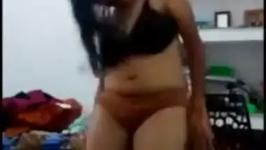 BUSTY INDIAN GIRL DANCING IN BRA PANTY