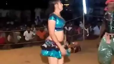 Hot Tamil record dance of a sexy teen chick