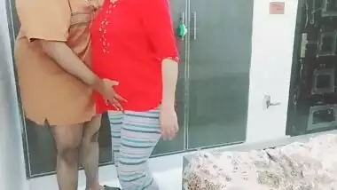 Pakistani daddy and mommy having XXX sex for amateur Desi video