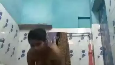 Cute housewife bathing video 