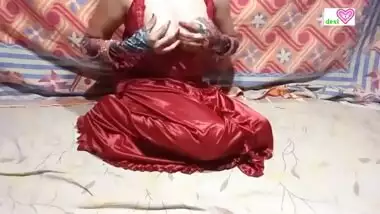 Bhauji ko red maxy me hot lag rahi mast chudai real Hindi se. Video