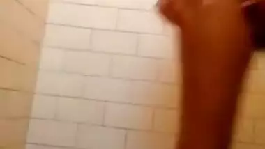 Sexy Desi Girl bathing vdo