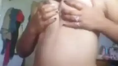 Cute Desi Babe Boobs Show