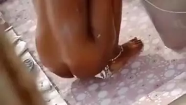 Today Exclusive- Sexy Desi Bhabhi Outdoor Bathing With Lover Record In Hidden Cam