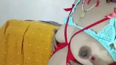 Desi bhabhi ne baigan se hi apne chut fad di