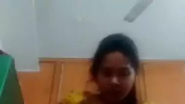 TAMIL SOUTHINDIAN DAM CUTE GIRL SHOWING HER NUDE CLEANING ARM AND PUSSY