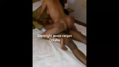 desi pooja bhabi riding a young cock