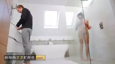 Brazzers – Asian Fucks Danny D On The Bathroom...