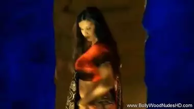 Sexy Indian Babe Dances Seductively For You