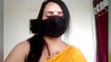 Tanvi Bhabhi on chat Pussy Show