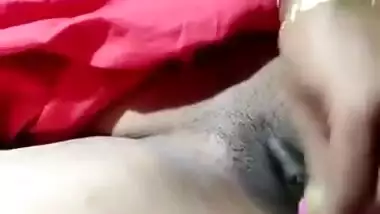 desi village bhabi fing her pussy