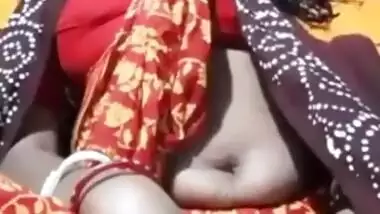 Desi village bhabai big navel