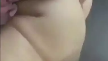 Bhabhis pussy lking in Car