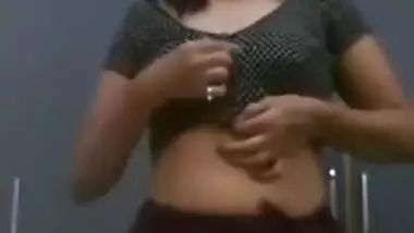 Desi sexy aunty open her sare