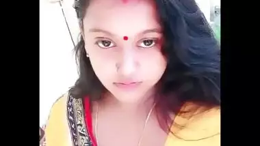 Cute newly wed housewife shivani singh navel show in transparent saree