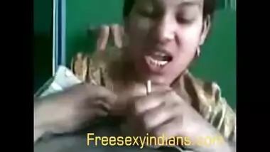Desi sex of young girl playing with cousinâ€™s cock