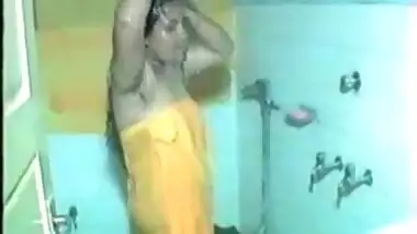 Tamil Aunty In Shower - Movies.