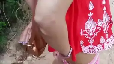 Desi babe fucking and sucking in the jungle