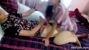 Sex Video Hd Mote Mote Lundo Ki - Bangladeshi girl fucking with just friends with bangla talk kuttar baccha  aste indian sex video