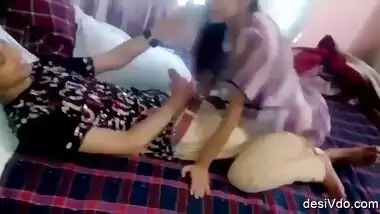 Bangladeshi girl fucking with just friends with bangla talk kuttar baccha  aste indian sex video