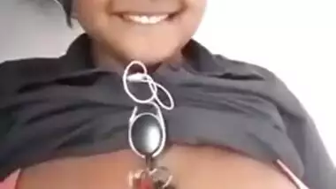 Massive Indian boob show MMS selfie episode